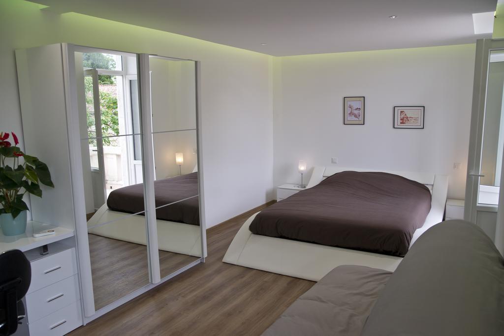 Moulin Des Tours Bed & Breakfast Barbaste Room photo